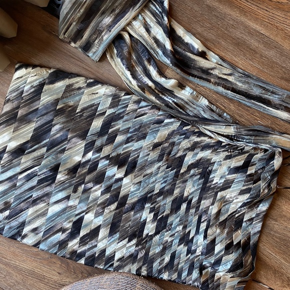 JS Dress - Picture 1 of 4